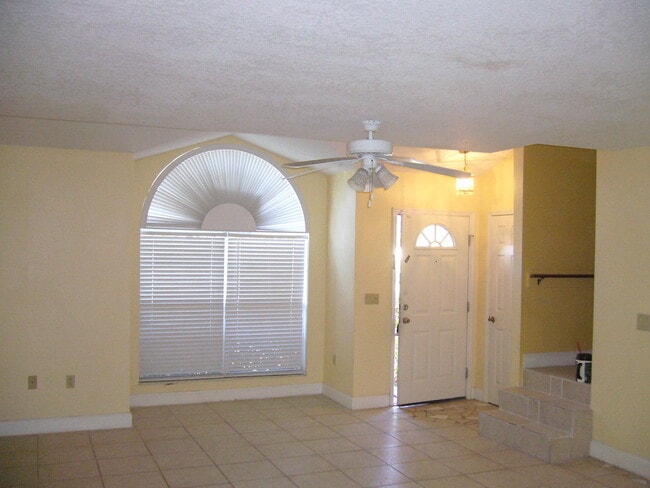 Photo - 2 Bedroom 2 bathroom Kissimmee ... Available April 2, 2026