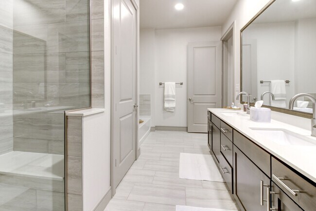 Photo - 1211 Caroline-378.2 Unit 378.2