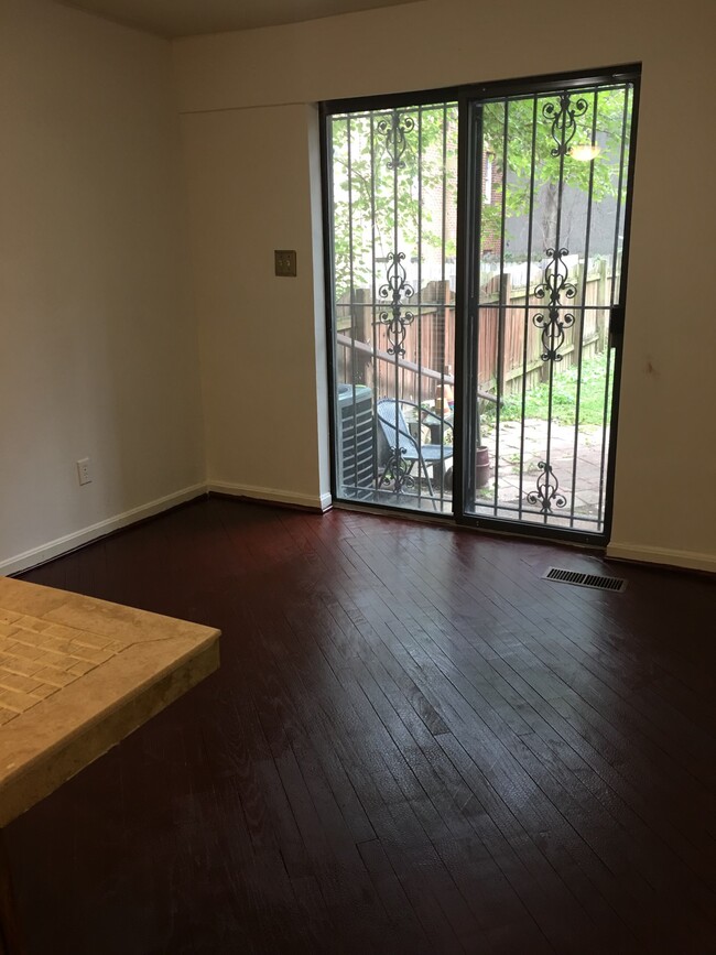 Photo - 737 McHenry St