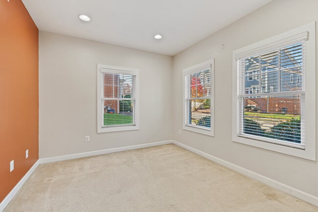 Photo - 337 Osona Ln