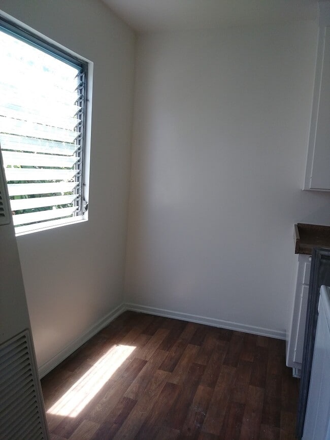 Kitchen - 11290 Ohio Ave Unit 01