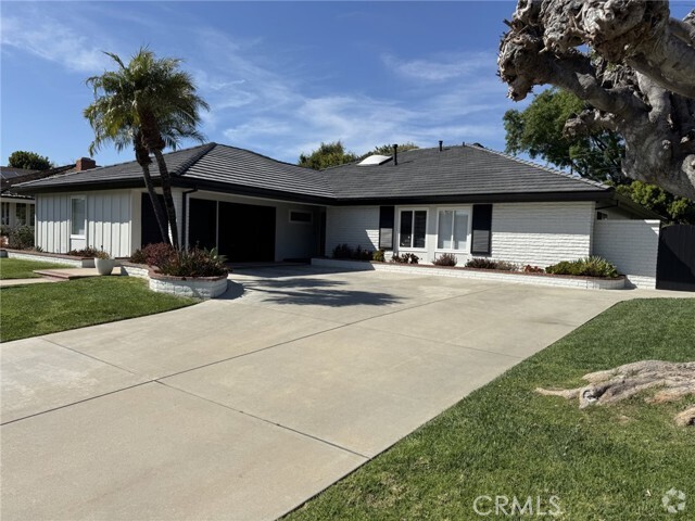 Building Photo - 17661 Orange Tree Ln Rental