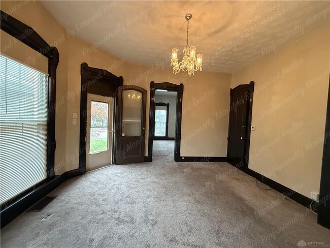 Photo - 227 James St