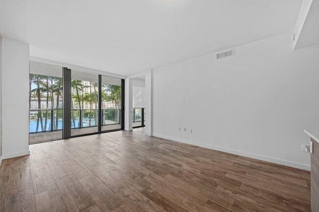 Photo - 650 NE 32nd St Unit 602