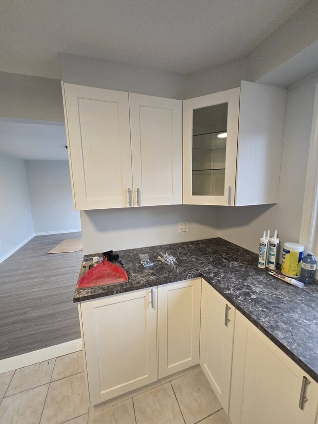 Building Photo - 1039 Bancroft Dr Unit 2