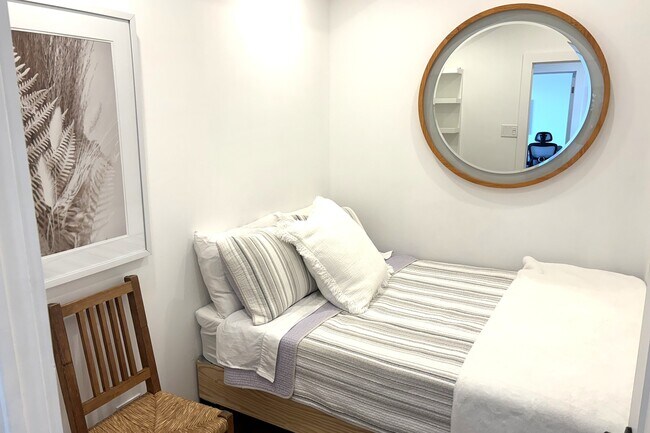 Photo - 534 Mariners Way