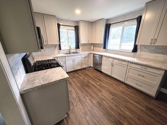 Photo - 140 Parkridge Dr