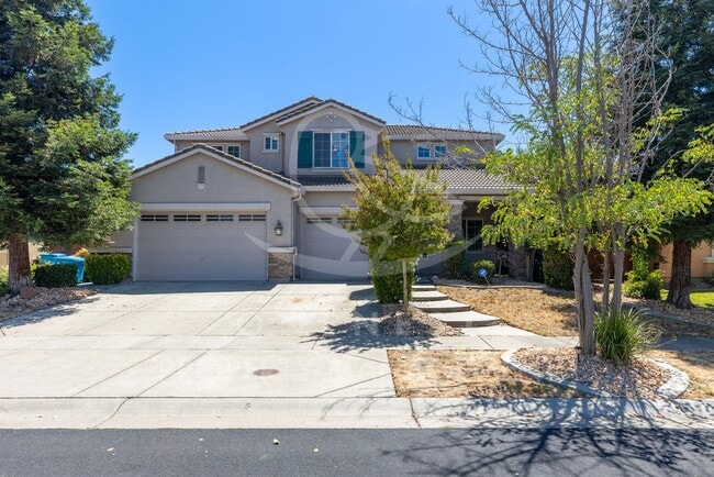 Building Photo - 4 Bedroom, 2.5 bathroom, 3 car garage Rental