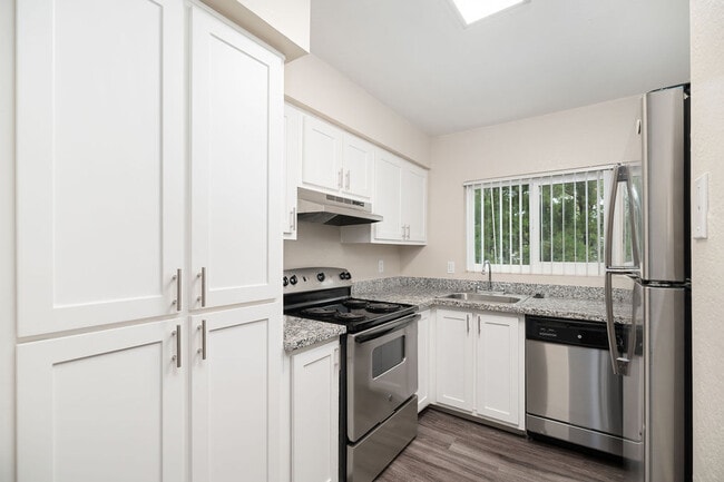 Photo - Lynwood Knolls