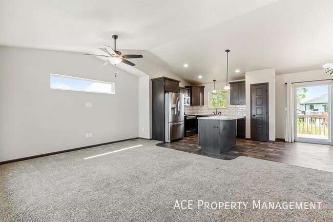 Photo - 564 Quinton Ln