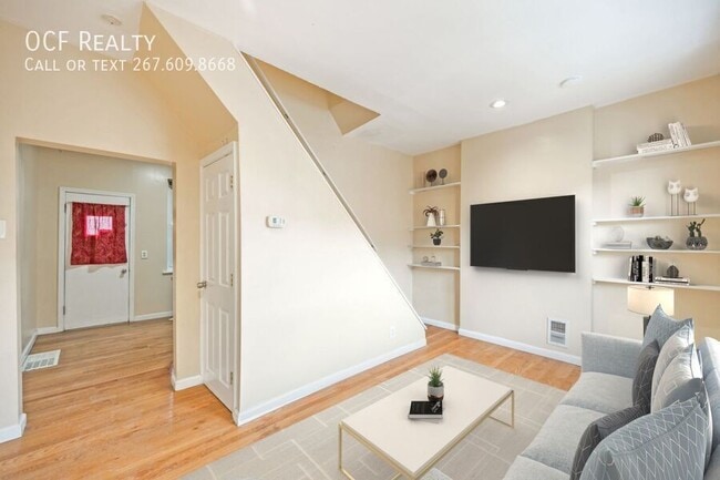 Building Photo - 2500 E Oakdale St