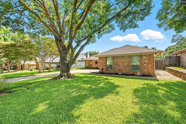 Photo - 2707 Edinboro Dr