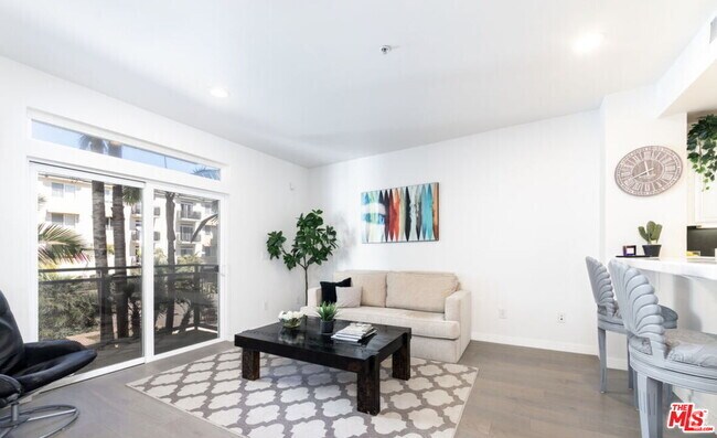 Building Photo - 13200 Pacific Promenade Unit 219 Rental