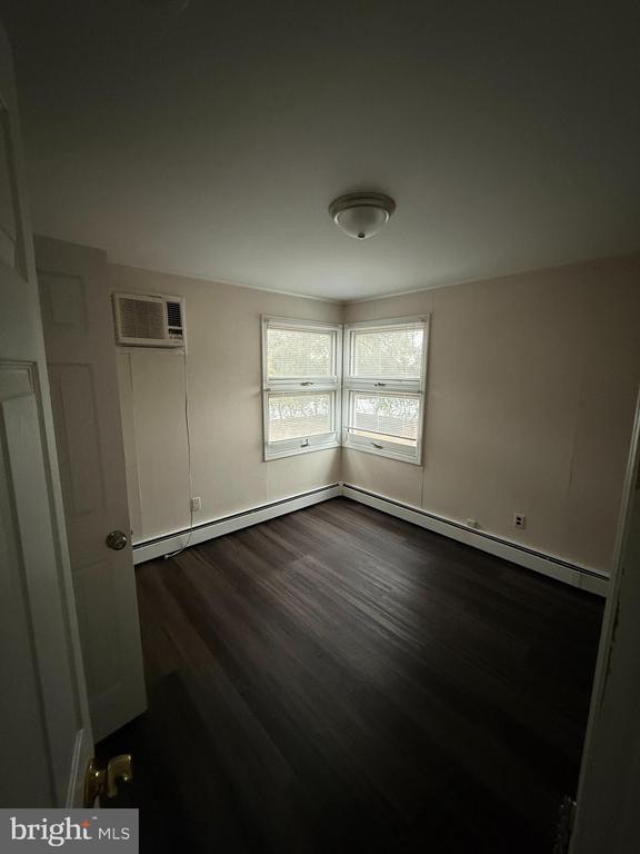 Photo - 14 E Broad St