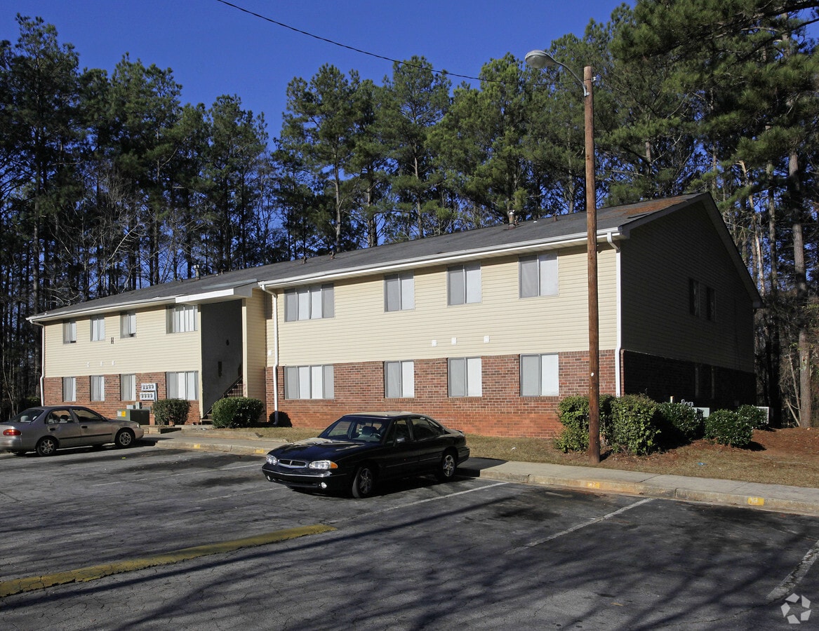 Primary Photo - Lakeview Apartments