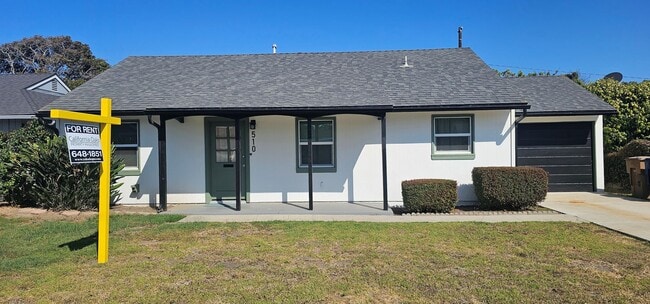 Building Photo - Quaint Midtown Home with New Wood Flooring & Large Yard!!