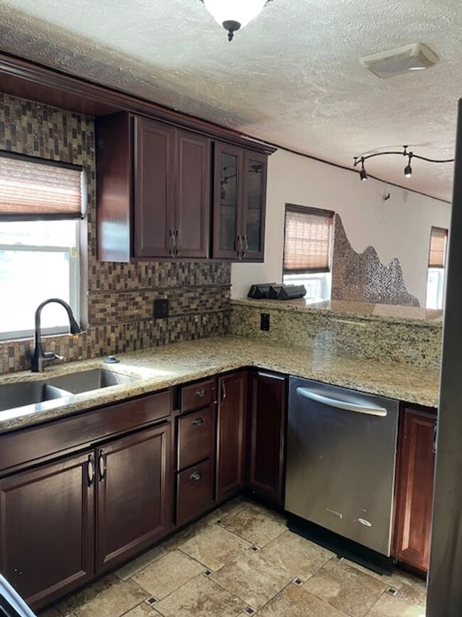 Photo - 2bd/1ba Bungalow Available Now!!