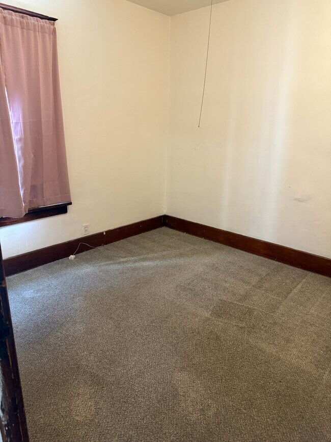 481 26th St Unit Spacious 2 bedroom unit