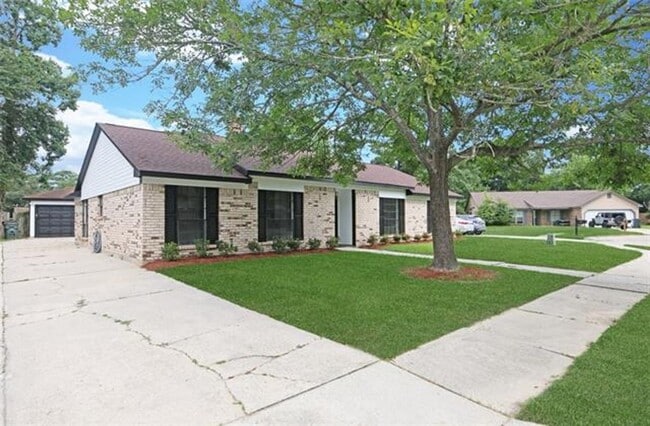 Photo - Four Bedroom, Two Bath- N Lake Verret