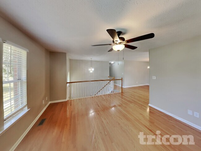 1005 Falcon Crest