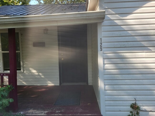 Photo - 125 E Locust St