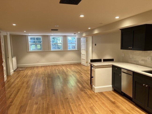 Photo - 112 High St Unit #B