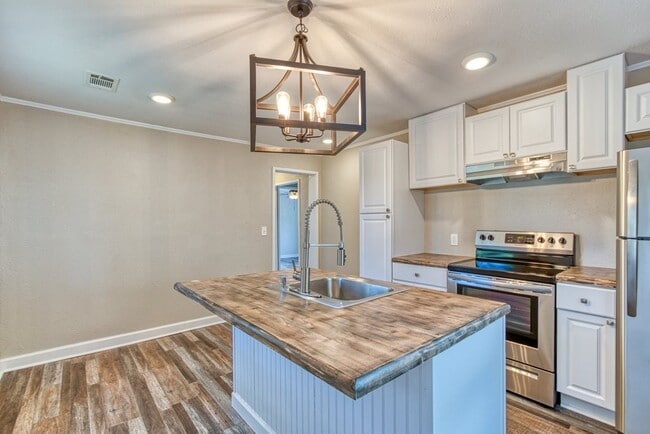 Photo - 2211 Beech St