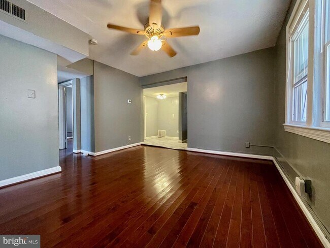 Photo - 1858 Kendall St NE Unit 2