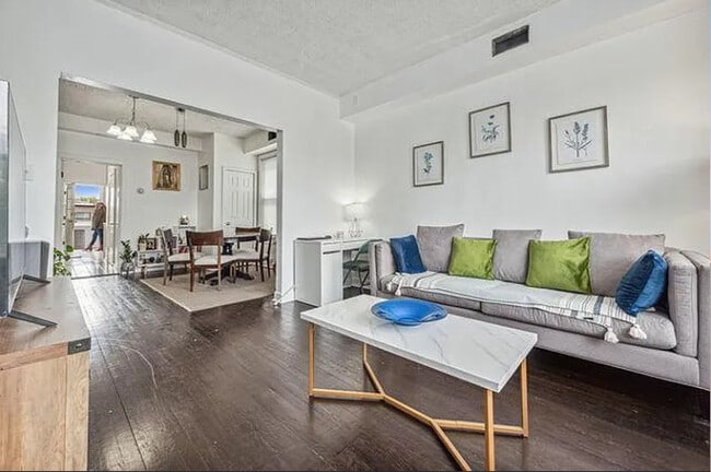 Photo - 4833 N Ashland Ave Unidad 2