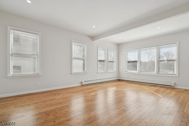 Photo - 403 Abington Ave Unidad 2