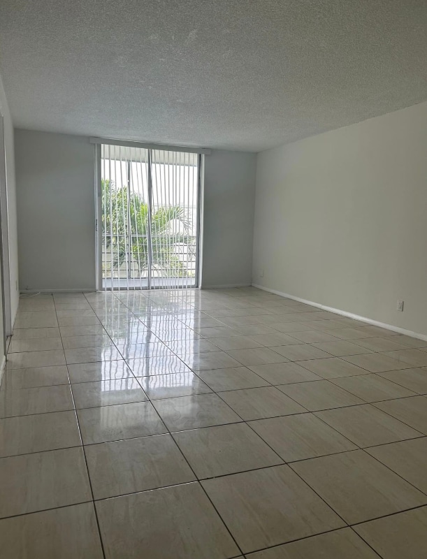 Photo - 3181 W Hallandale Beach Blvd Unidad 304