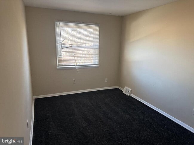 Photo - 119 Larch Ave