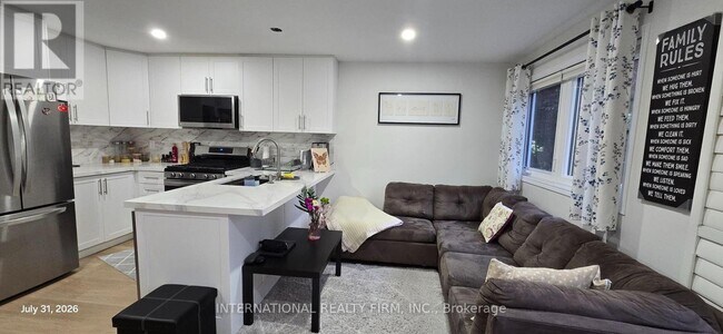 Photo - 261 Soudan Ave Unit Main