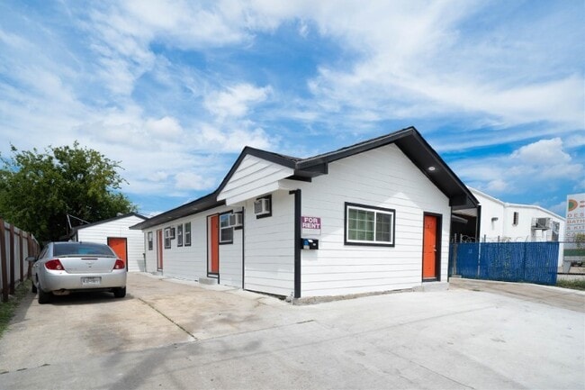 Building Photo - 1426 Telephone Rd Unit ST Rental