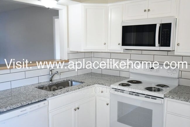Building Photo - 912 S Edgebrook Ln Unit Apt A