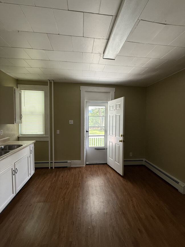 831 Wood St Unit 831 Front