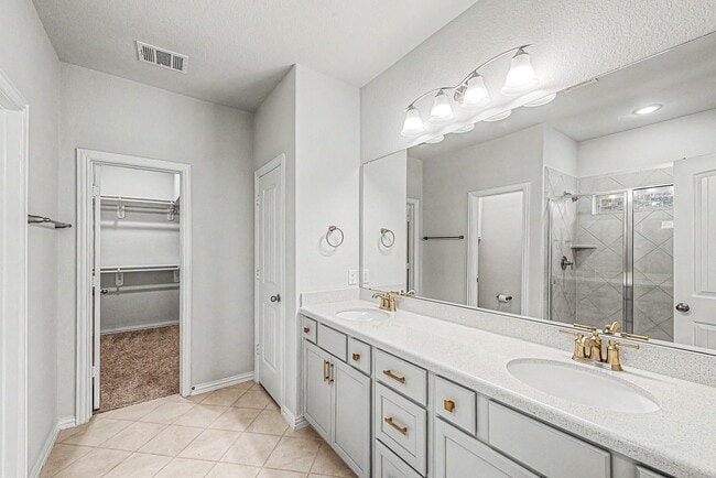 Photo - 209 Cambria Green Ln