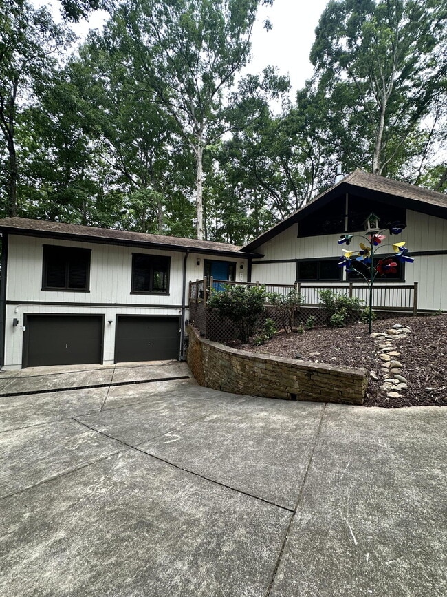 Photo - Beautiful Lake Front Property!