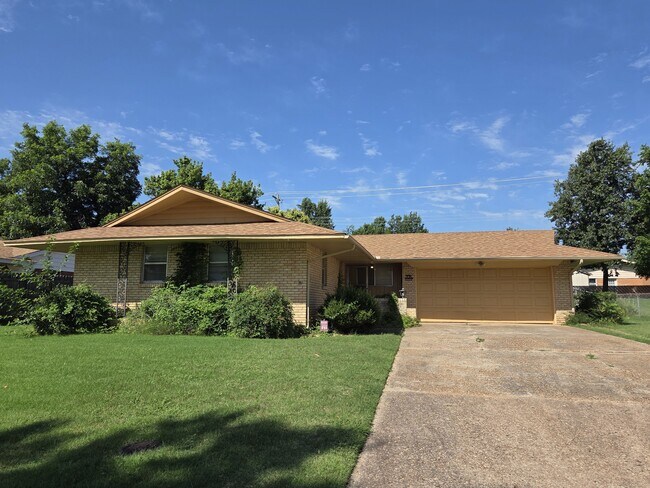 Photo - 3225 N Ridgewood Dr