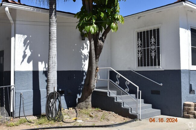 Building Photo - Charming Two-Bedroom, One-Bath Unit – Avai... Rental
