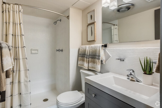 2BR, 2BA - 1032SF