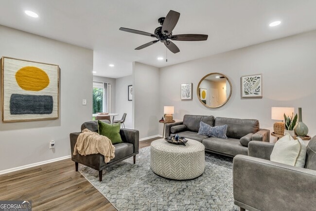 Photo - 4589 Ryan Rd