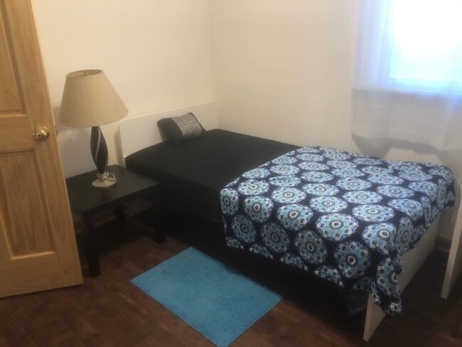 Photo - 24 th PERRY St