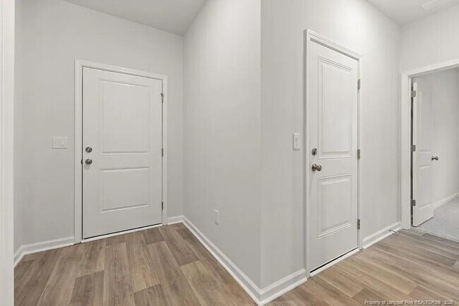 Photo - 347-347 Scottsdale Dr