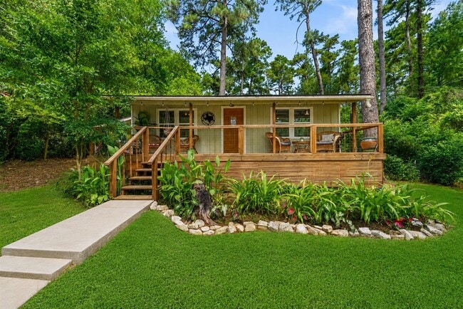 Building Photo - 11045 Woodview