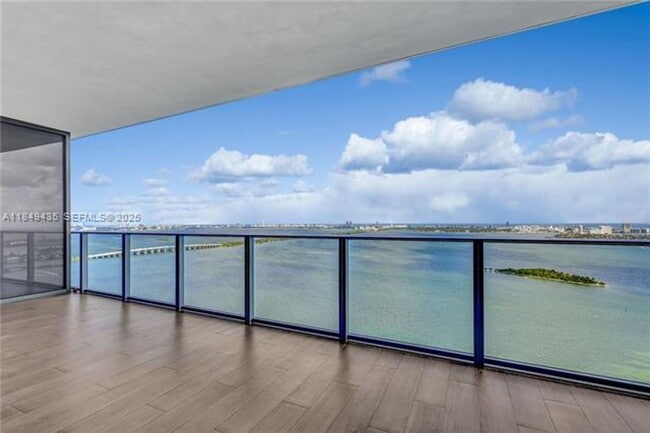 Photo - 700 NE 24th St Unit 700 NE 24 Street  4005