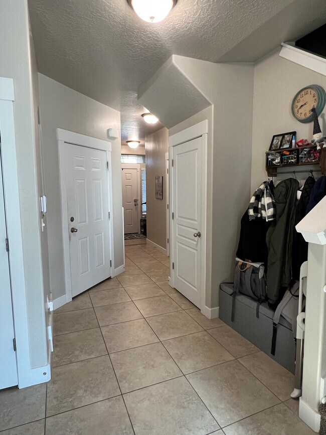 Photo - 1612 Venetian Way