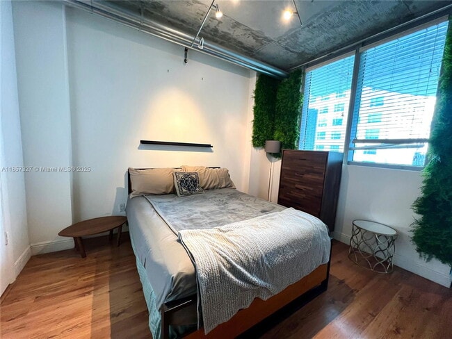 Building Photo - 690 SW 1st Ct Unit 1934