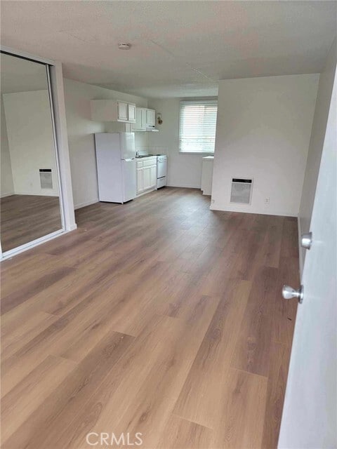 Building Photo - 617 Illinois Ct Unit 20