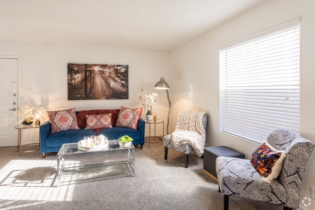 2BR, 2BA - 920SF